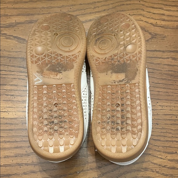 Dolce Vita White Perforated Sneakers with Gold Accents, size 8.5 - Picture 14 of 15